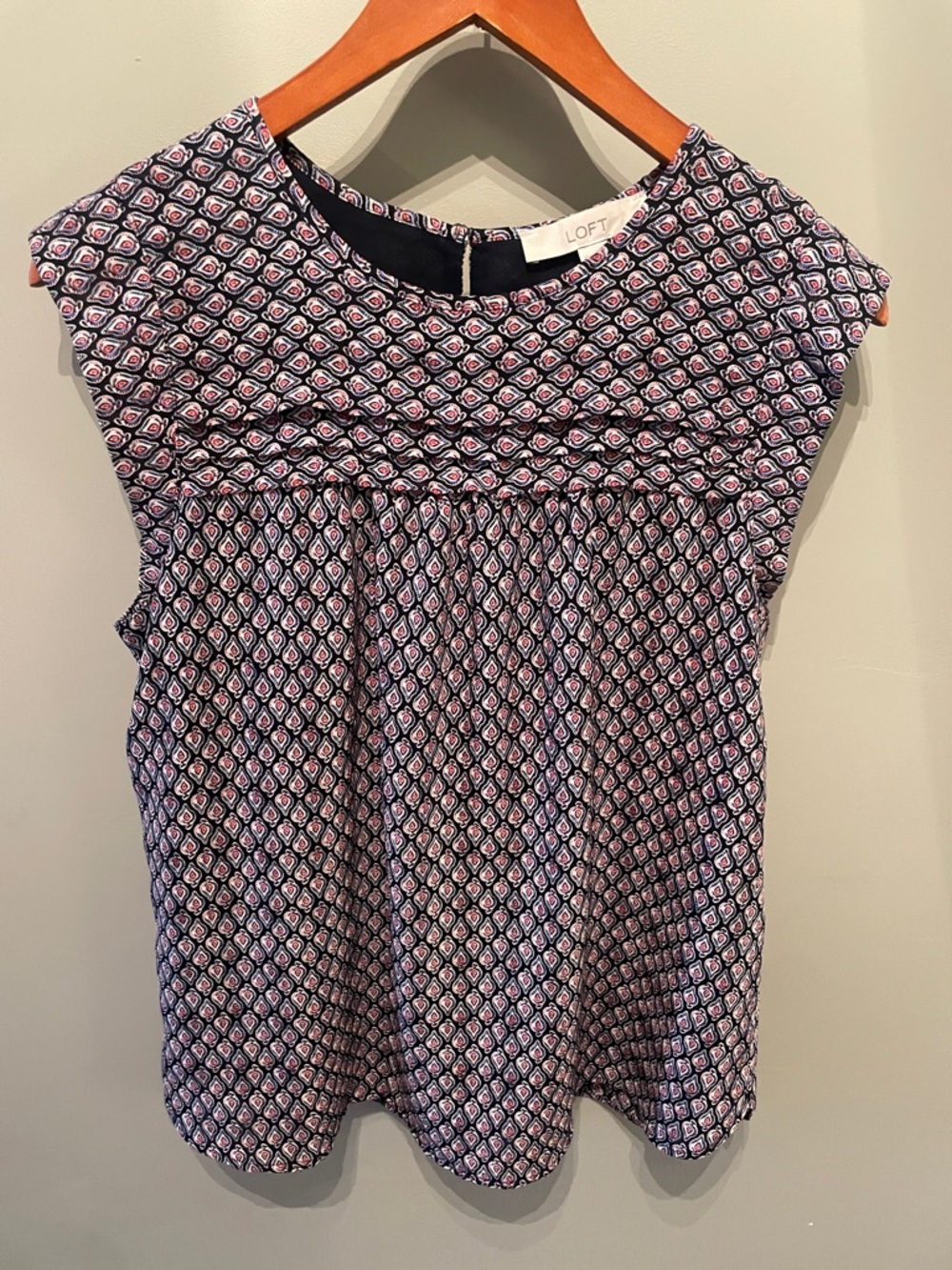 LOFT Navy and Red Patterns Cap-Sleeve Blouse Size M